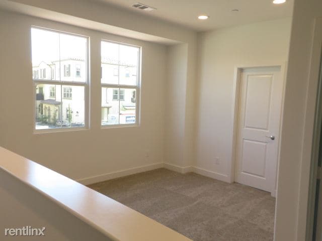 Building Photo - 3 br, 2.5 bath Townhome - 4382 Pacifica Way 5