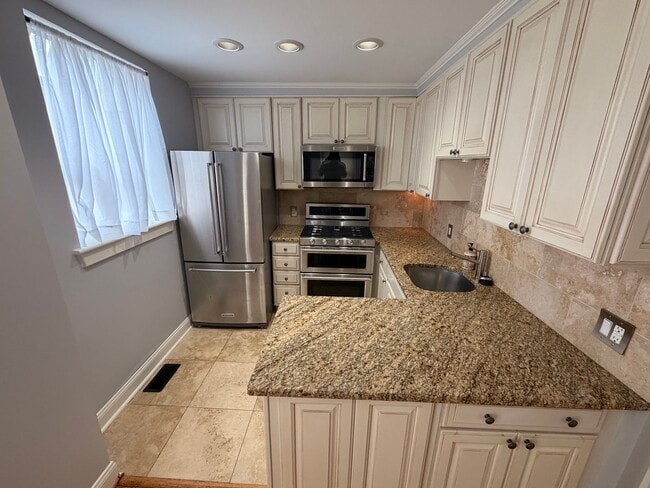 Building Photo - Wonderful Midtown Atlanta 2 Bed 2.5 Bath Townhouse!