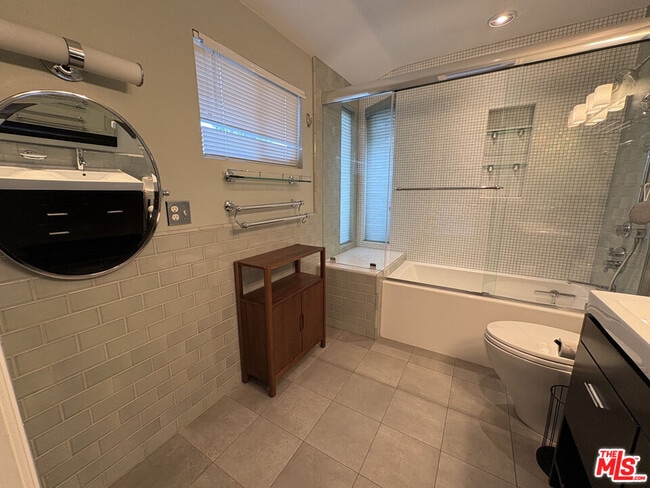 Building Photo - 444 W Avenue 37