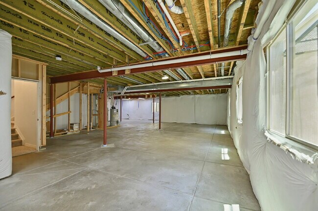 Building Photo - $4,340.95, 5 Beds - 3.5 Bath, Single Family Home in Broomfield with Pool Access!