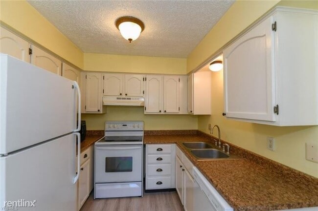 Building Photo - 4454 Sandelwood Blvd