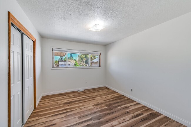 Building Photo - 16631 SE Foster Rd