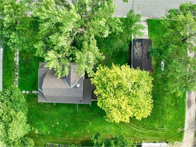 Building Photo - 402 8th St N