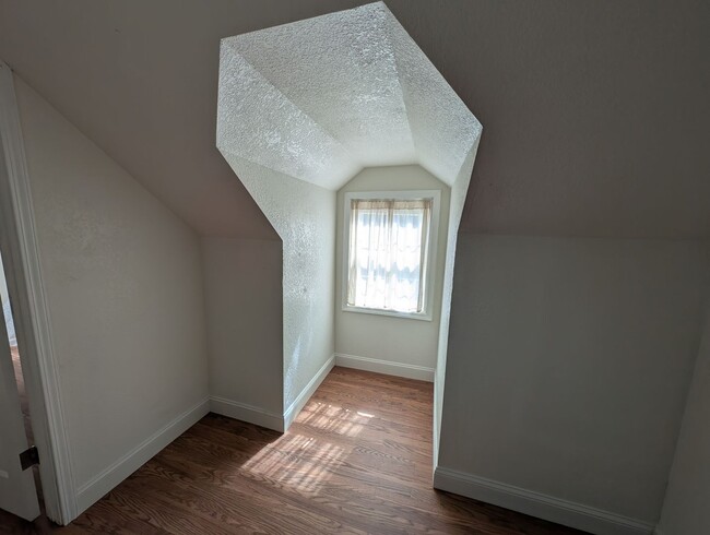 Building Photo - 4 Bedroom Home near Caldwell Park