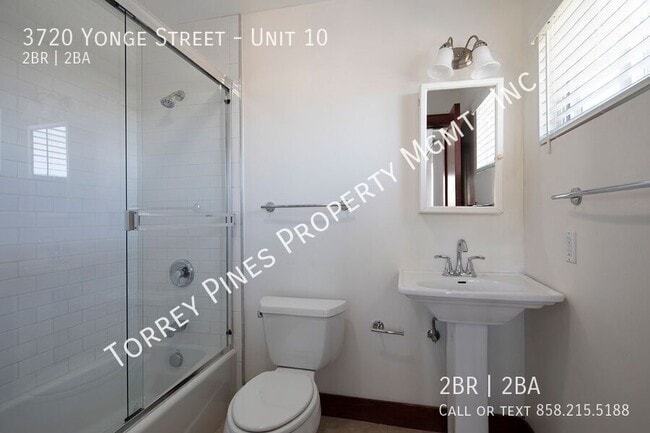 Building Photo - 3720 Yonge St