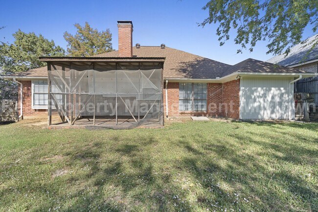 Building Photo - Charming Home Centrally Located in the DFW