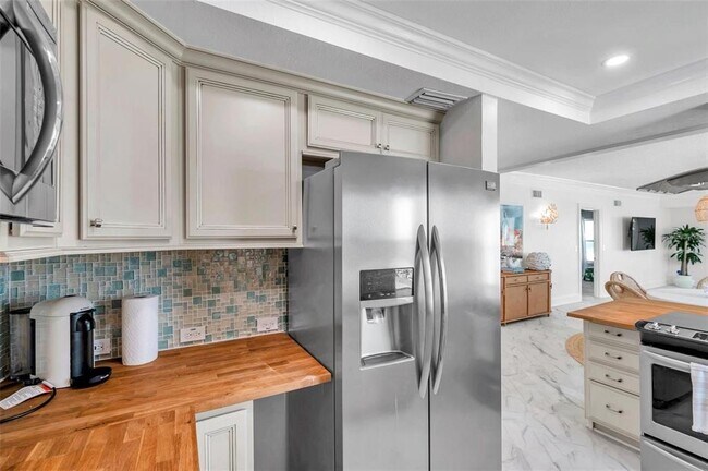 Building Photo - 4950 Gulf Blvd