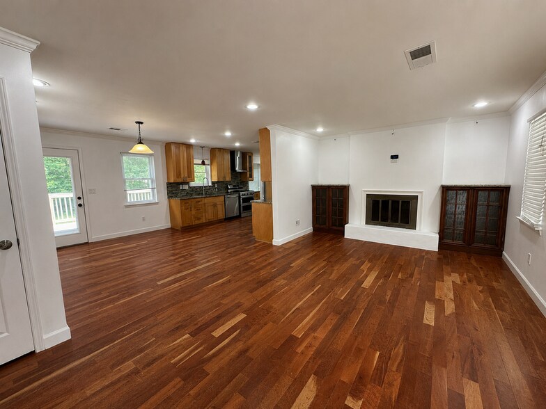Building Photo - 3305 Newcastle Way SW