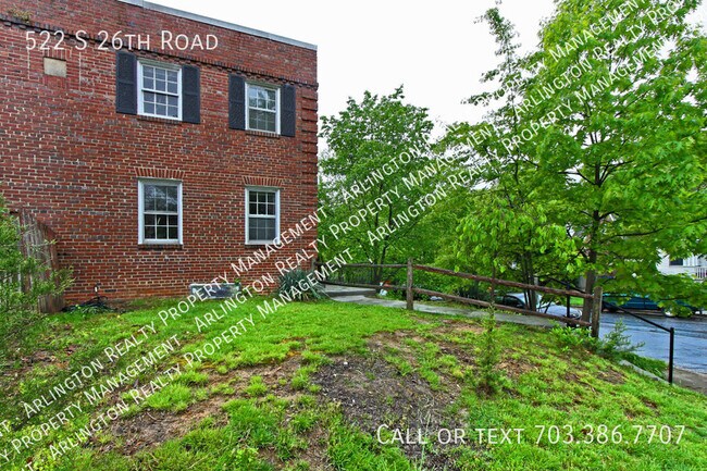 Building Photo - 522 S 26th Rd