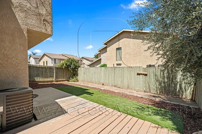 Building Photo - 661 Parkview Dr
