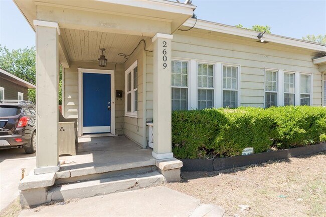 Building Photo - 2609 N Shartel Ave