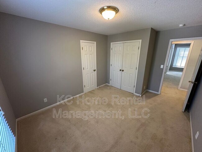 Building Photo - 5605 W 153rd Terrace