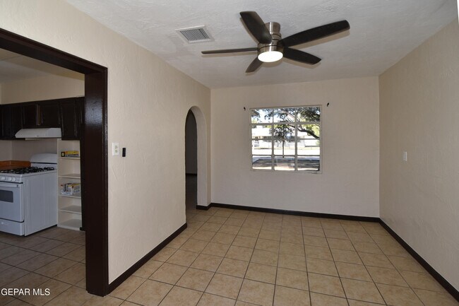 Building Photo - 256 Yale Ave