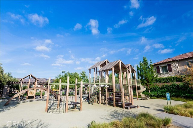 Building Photo - 126 Donati