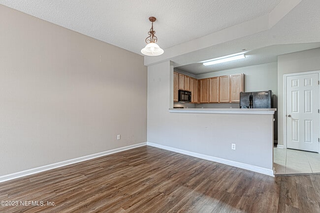 Building Photo - 575 Oakleaf Plantation Pkwy