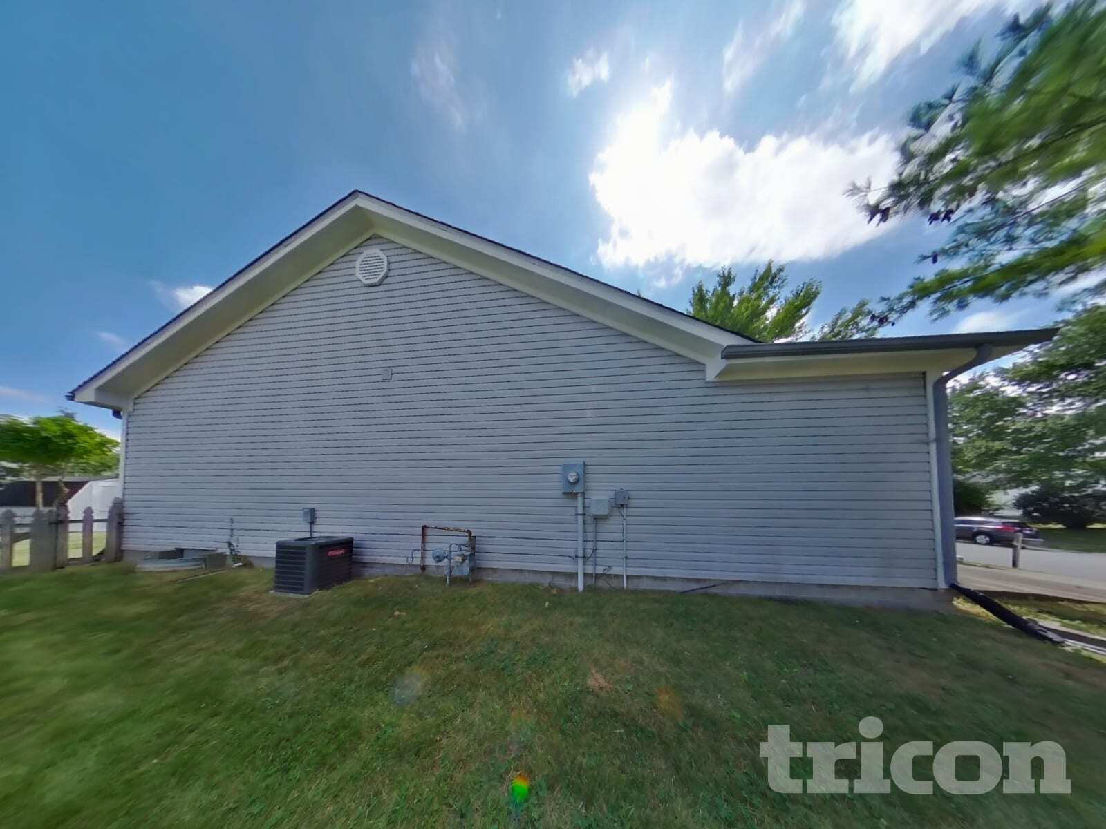 Building Photo - 945 Center St