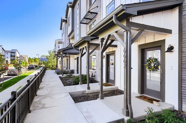 Building Photo - Spacious 3-Bedroom Home with Modern Finishes in North Broomfield