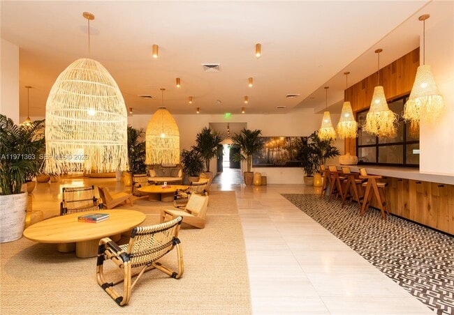 Building Photo - 221 SW 1st Ave