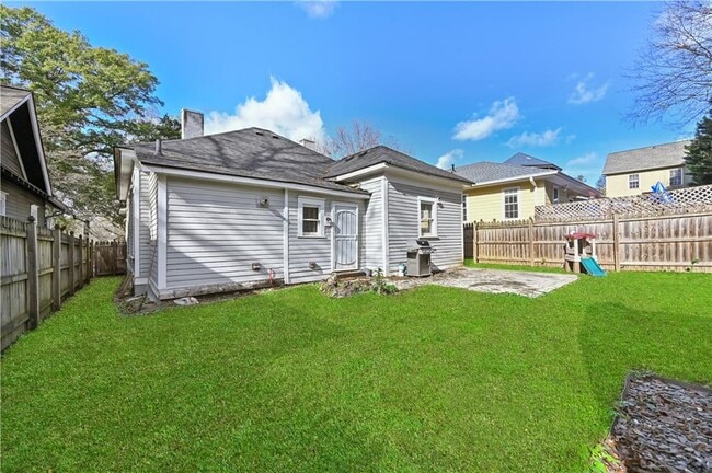 Building Photo - 470 Kelly St SE