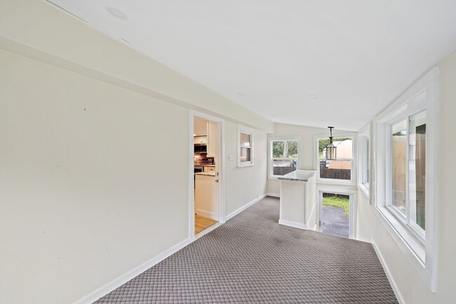 Building Photo - 334 N Main St