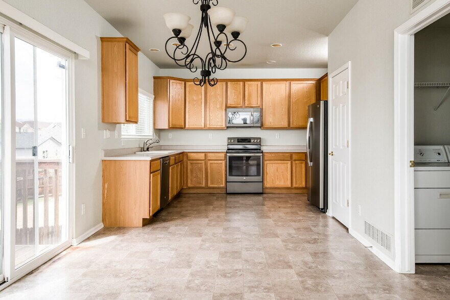 Building Photo - Spacious 3BR Home with Loft & Deck – 15 Mi...