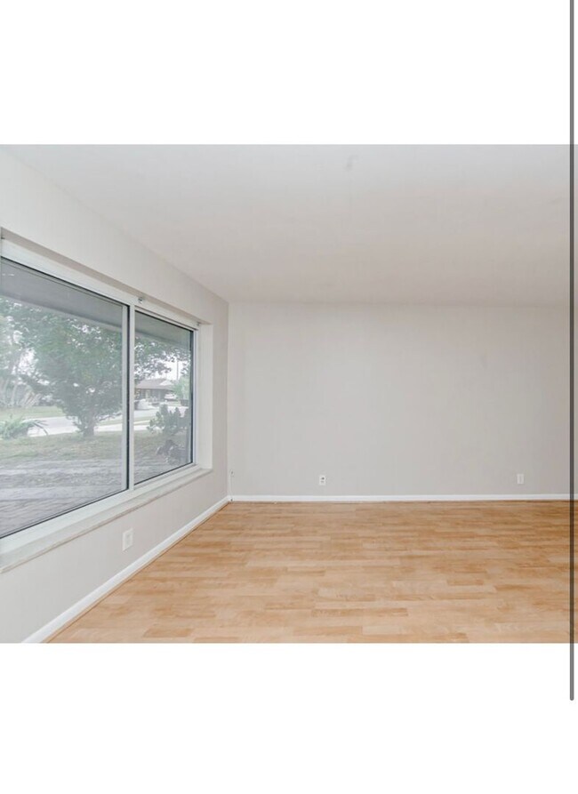 Building Photo - PRICE REDUCED!!!!!!Super Cute 3 Bedroom / 1 Bath Home For Rent In Casselberry