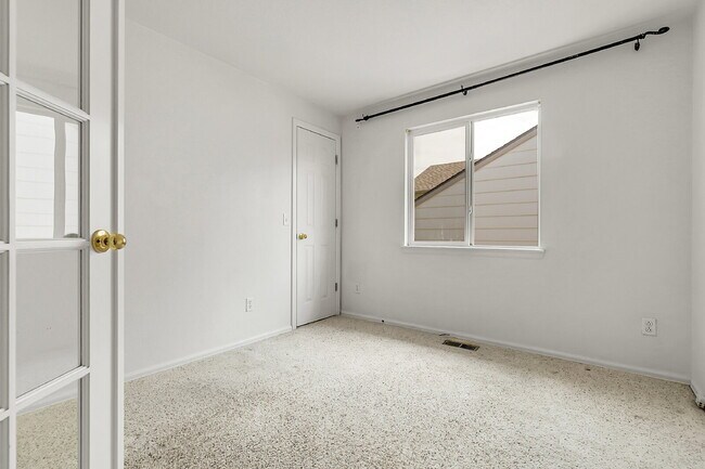 Building Photo - $2,650.00 - 4 Bedrooms, 2.5 Bathrooms, Sin...