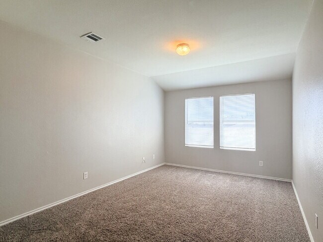 Building Photo - 2 Story - 4 Bed, 2.5 Bath Home in Crowley