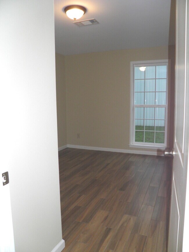 Building Photo - 203 Yancey St