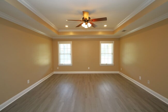 Building Photo - 4338 Kenilworth Cir