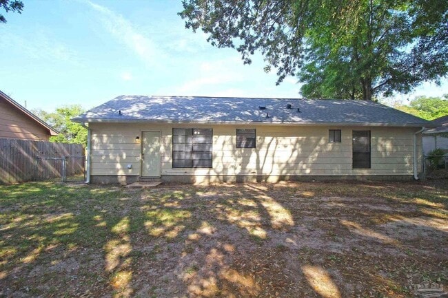 Building Photo - 3231 Palmdale Ave