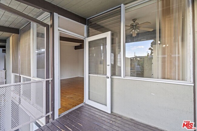 Building Photo - 11131 Rose Ave