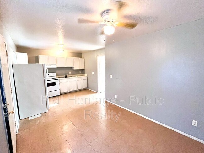 Building Photo - 813 E Huntsville Ave