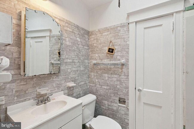 Building Photo - 1214 Van Kirk St