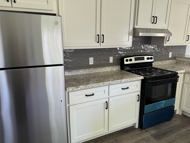 Building Photo - 1915 W Sealy St