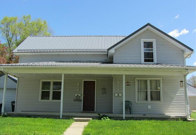Building Photo - 104 Sycamore St