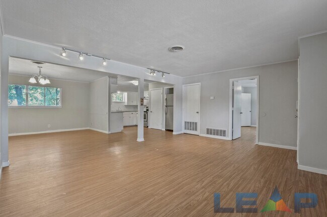 Building Photo - Welcoming 4 Bed 4 Bath Beautiful Brick Home near UNT and TWU!