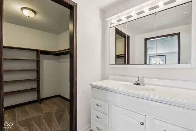 Building Photo - 218 W Main St