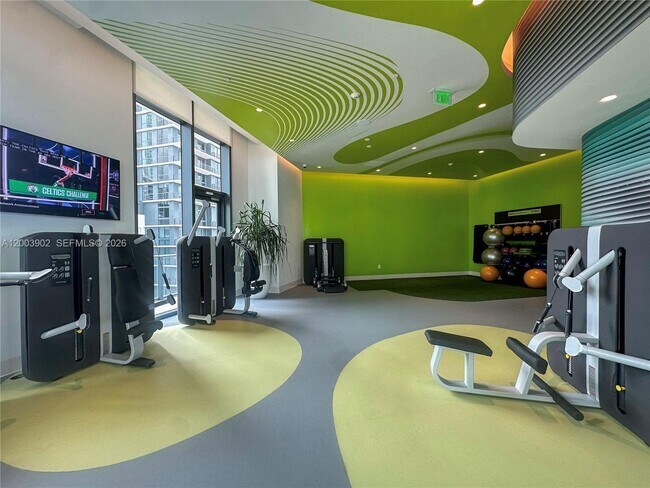 Building Photo - 501 NE 31st St