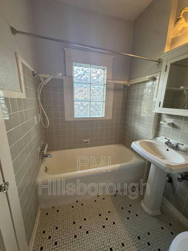 Building Photo - 1403 E Paris St