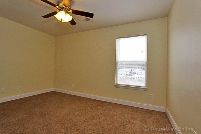 Building Photo - Founders Court 135/137