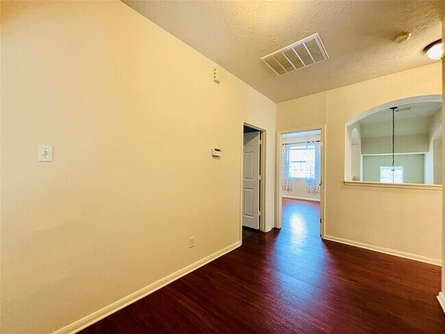 Building Photo - 1803 Stoneleigh Ct