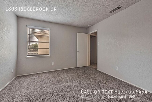 Building Photo - 1803 Ridgebrook Dr
