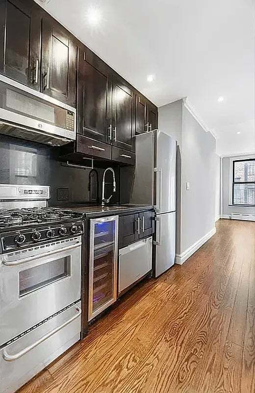 Building Photo - 200 Stanton St