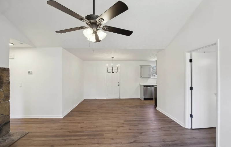 Building Photo - 109 Rosswood Dr