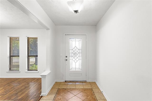 Building Photo - 2421 Maple Leaf Dr