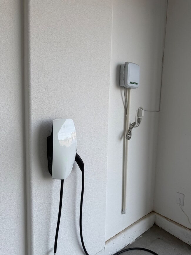 Building Photo - 3 Bedroom Townhome for Rent in Cadence Henderson | Solar Home | Master-Planned Community Near Las...