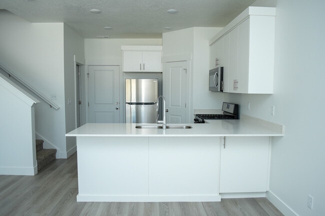 Building Photo - 952 N 920 W