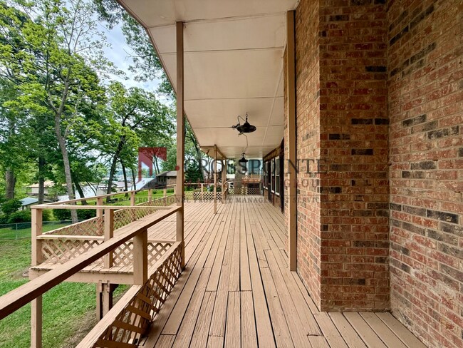 Building Photo - Waterfront 2 Bedroom, 2.5 Bathroom Home!