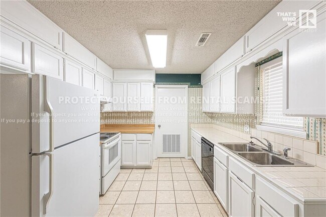 Building Photo - 1245 N Mission Blvd